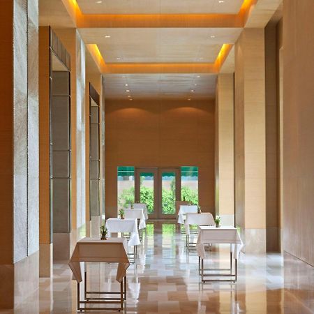 ラディソン ブル ホテル アムリトサル インテリア 写真 The restaurant at the hotel