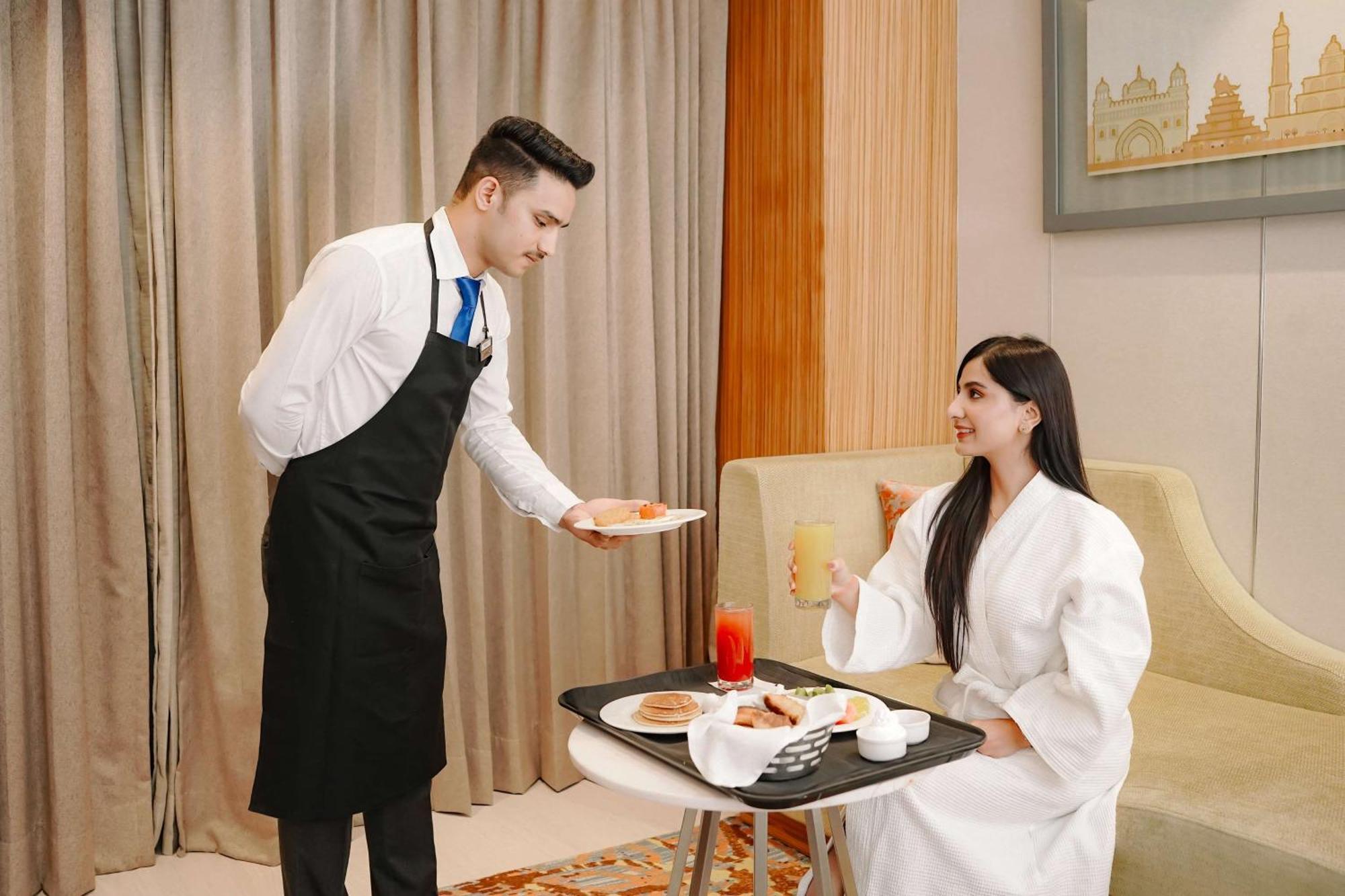 ラディソン ブル ホテル アムリトサル エクステリア 写真 Room service