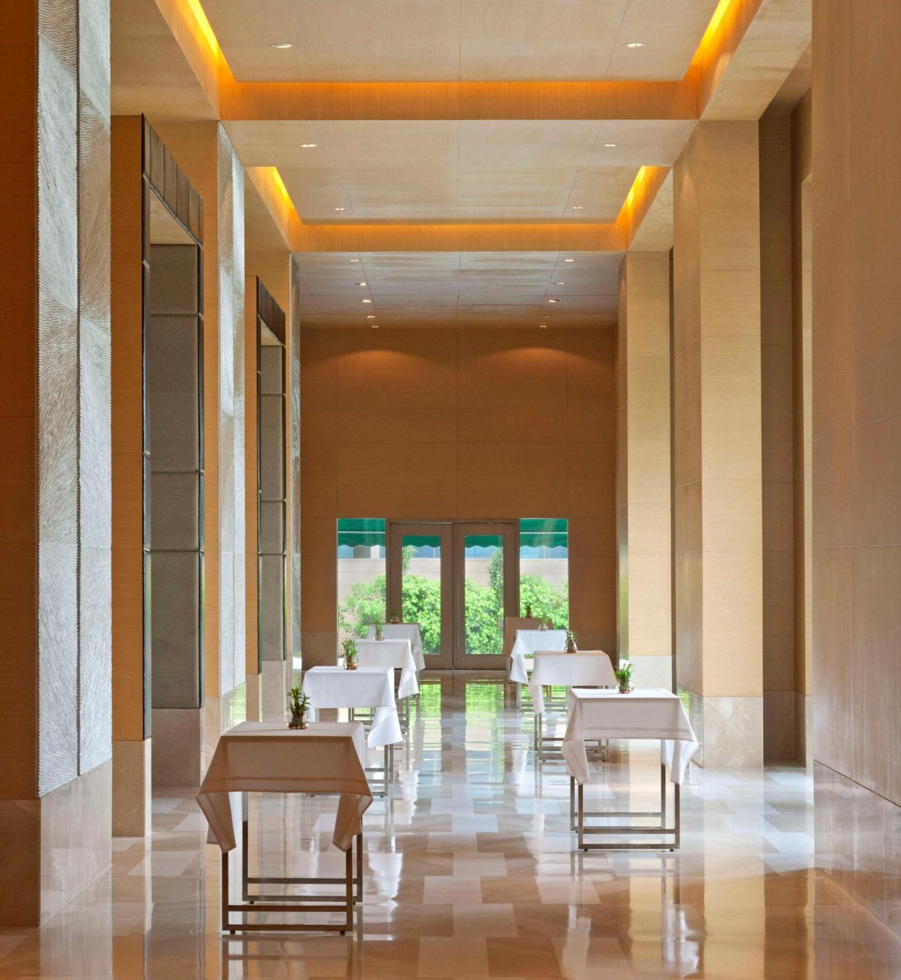 ラディソン ブル ホテル アムリトサル インテリア 写真 The restaurant at the hotel
